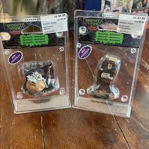 Lemax Spooky Town Halloween Figurines Bag Of Bones & Do Not Disturb